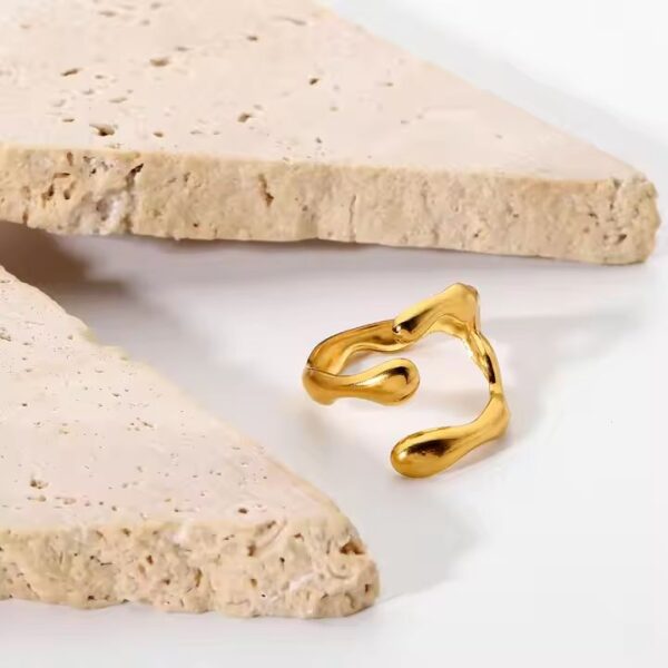 Thea Claw Ring - Image 2