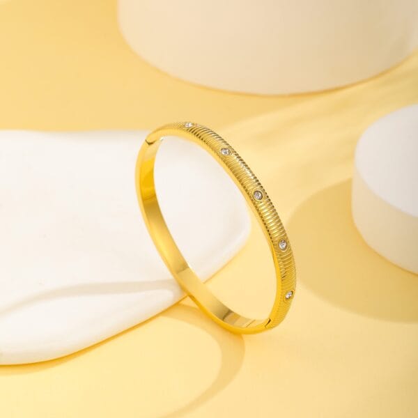 Hazel Ribbed Bangle