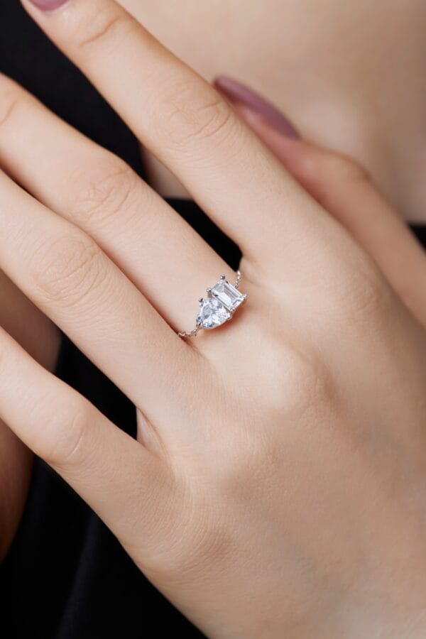 Toi et Moi Chain Ring in Heart and Emerald Cut - Image 3