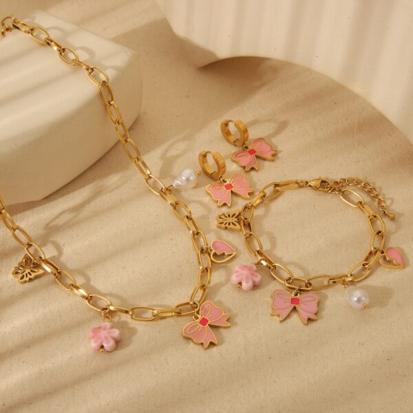 Bow charm necklace